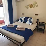 Sea View Ermini شقة *